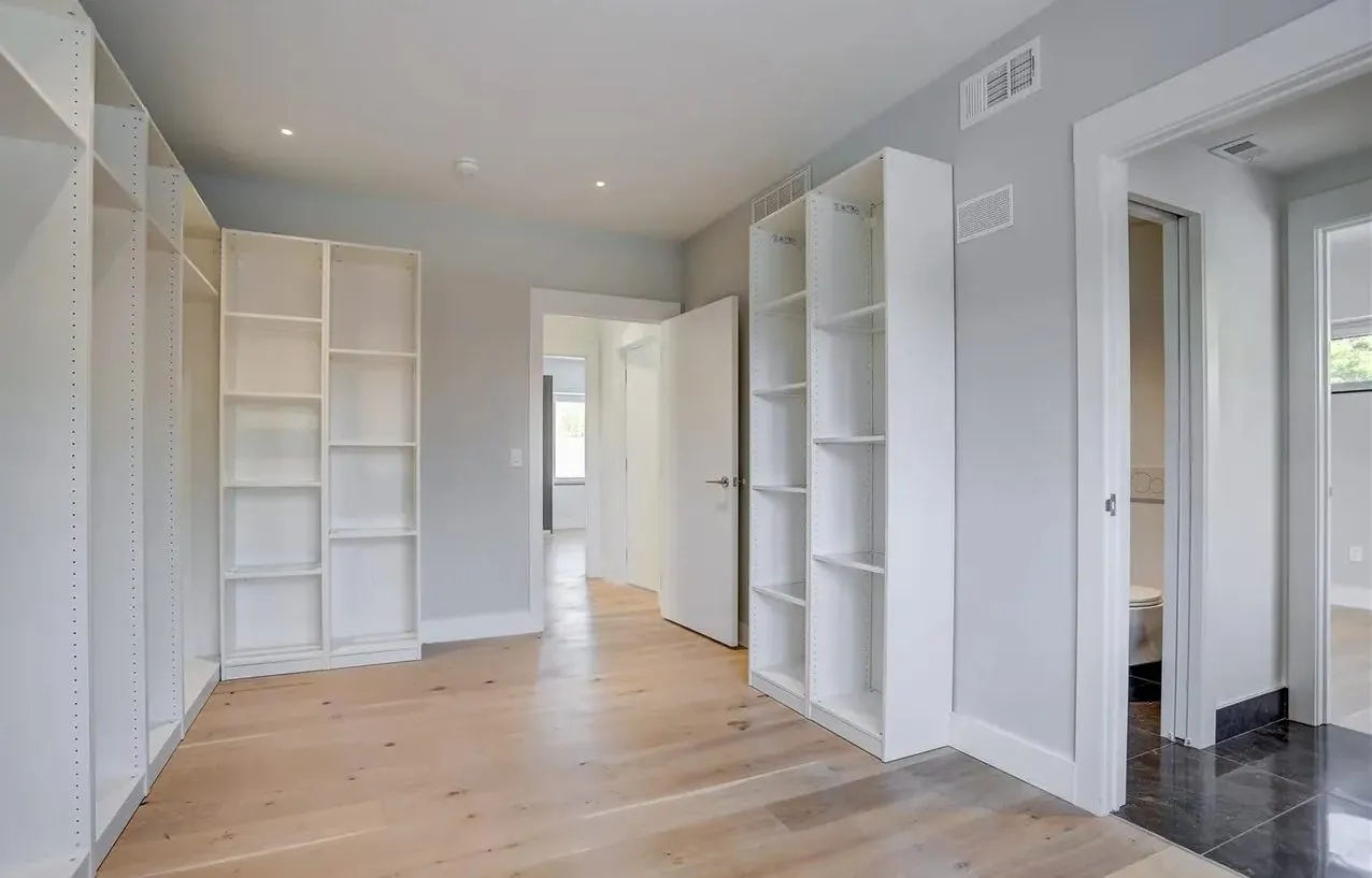 Open closet shelving on both sides of a dressing room